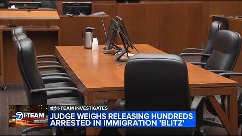 Judge considers releasing hundreds arrested in Chicago-area immigration enforcement 'blitz' thumbnail