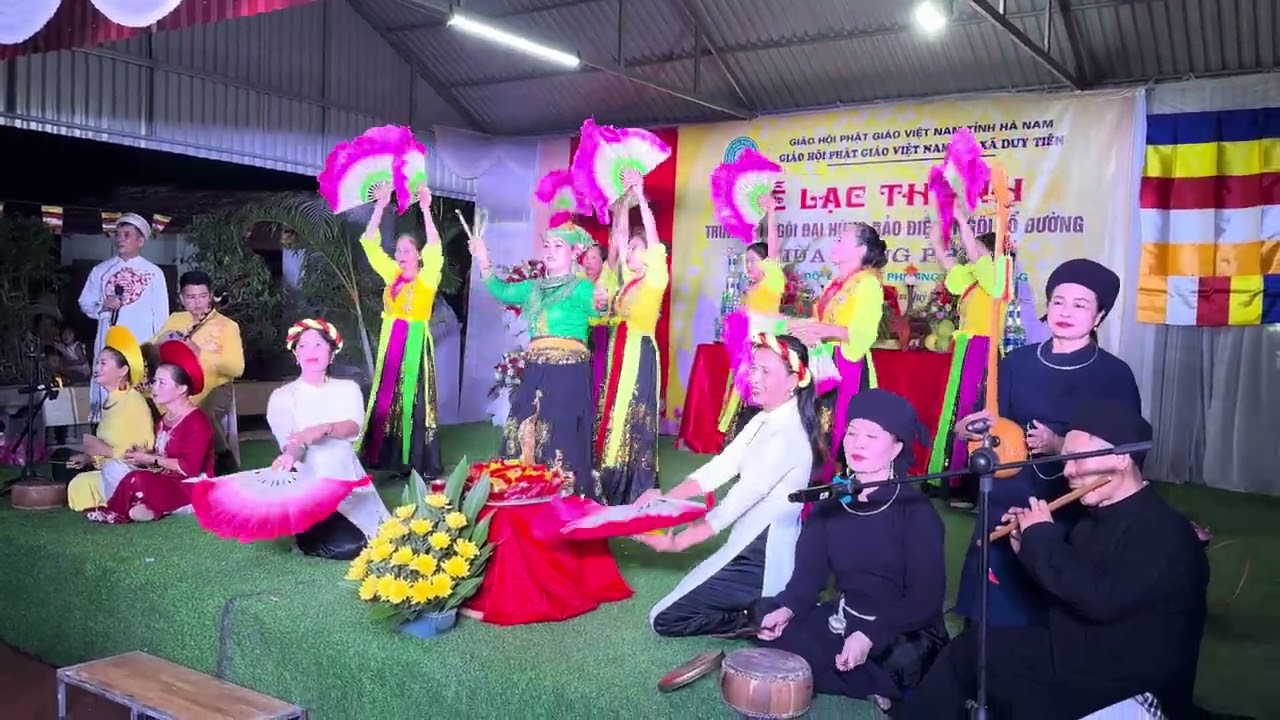 Cô Sáu Sơn Trang- CLBVN Hội THPTA Duy Tiên & Hà Nội biểu diễn.