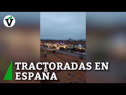 Las protestas de asociaciones agrícolas colapsan una autopista cerca de Murcia y Madridejos (Toledo)