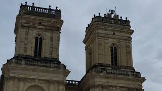 La Place de la Cathédrale de Auch 