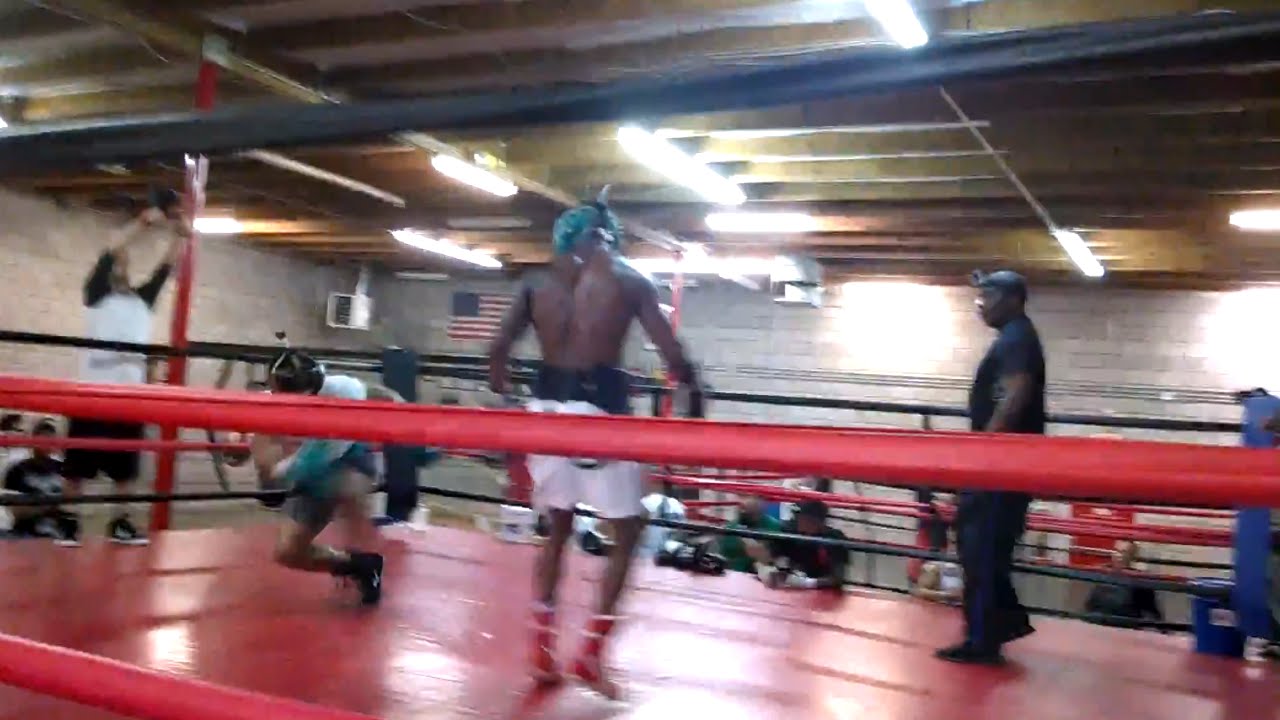 Throwback to when Shane Mosley rocked Shawn Porter in sparring pic