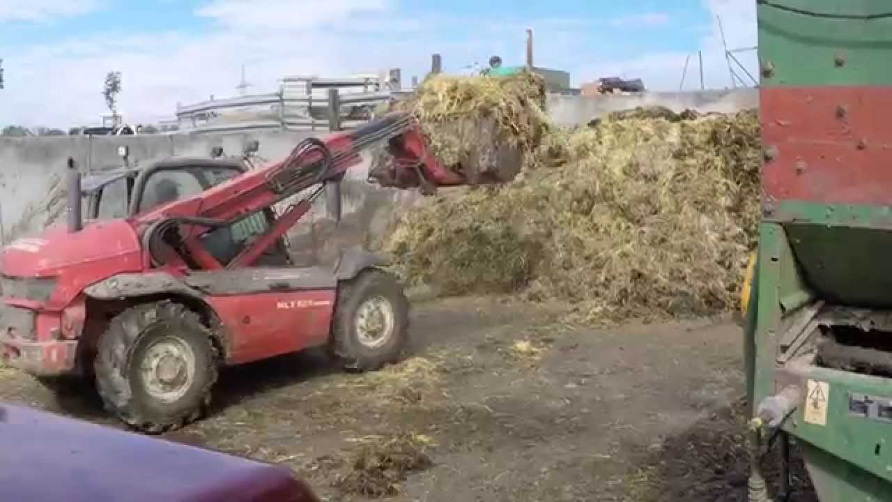 Mist Streuen 2015[GoPro] mit Case Maxxum 5140 , Manitou MLT 523 Turbo und Bergmann