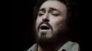 Luciano PAVAROTTI. Una furtiva lagrima. L' elisir d' amore. G. Donizetti.