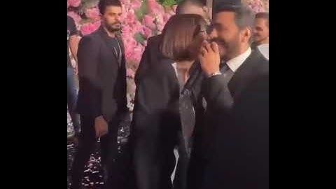 تامر حسني يغني لزوجته بسمة بوسيل في احدي الافراح