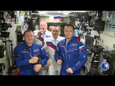 Экипаж МКС поздравил с Днем космонавтики жителей Земли