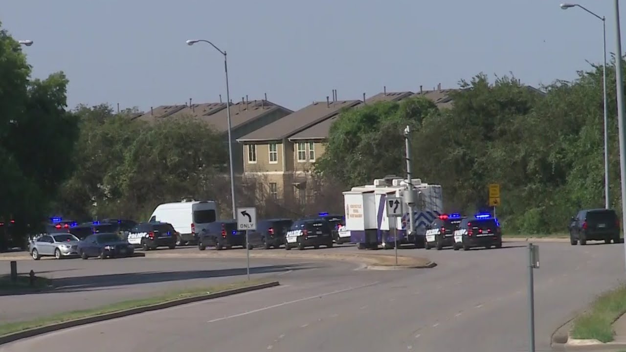 AW Grimes Boulevard closed while Round Rock police, SWAT investigate