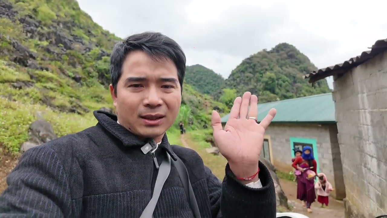 A PÁO ĐI ĐÓN VỢ Ở ĐIỂM TRƯỜNG GẶP THẦN KHUYỂN BẢN MÔNG