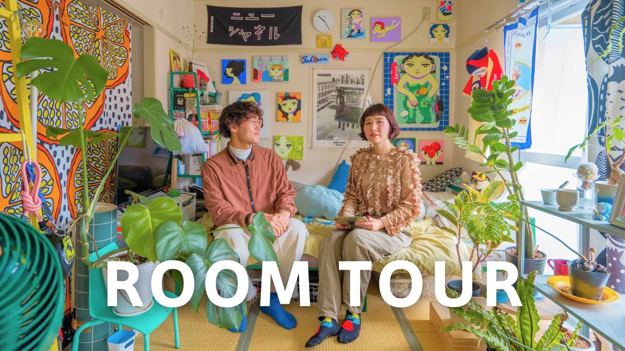 【ルームツアー】レトロな2DKをカラフル家具と自身のアート作品で彩る｜イラストレーターが暮らす秘密基地｜生活感が出がちな家電もファッショナブルに｜20代女性｜同棲暮らし
