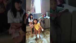 Geva dan kakak reva lagi main sama sepupu