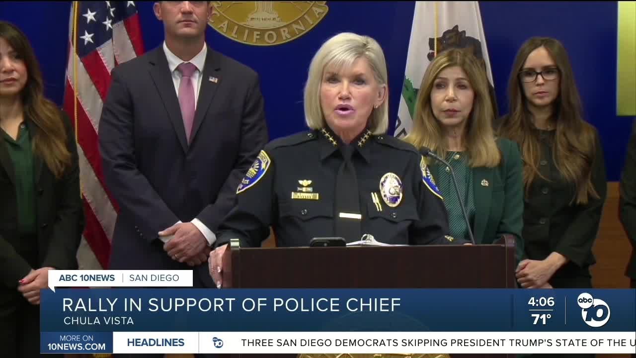 Rally in support of police chief