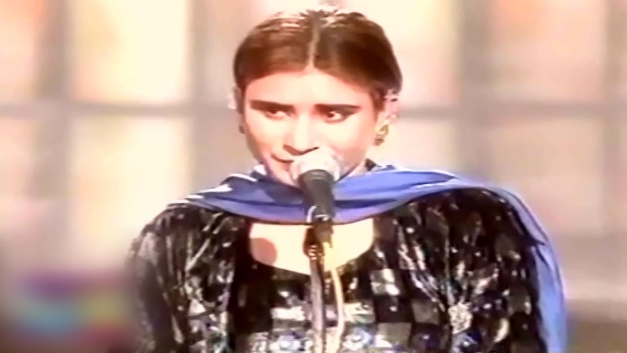 Naseebo Lal (Sings) Noor Jehan`s Ghazal "Dekhiye Tou Kam Sey Kam" (Programme Mehfil 1999) PTV Lahore