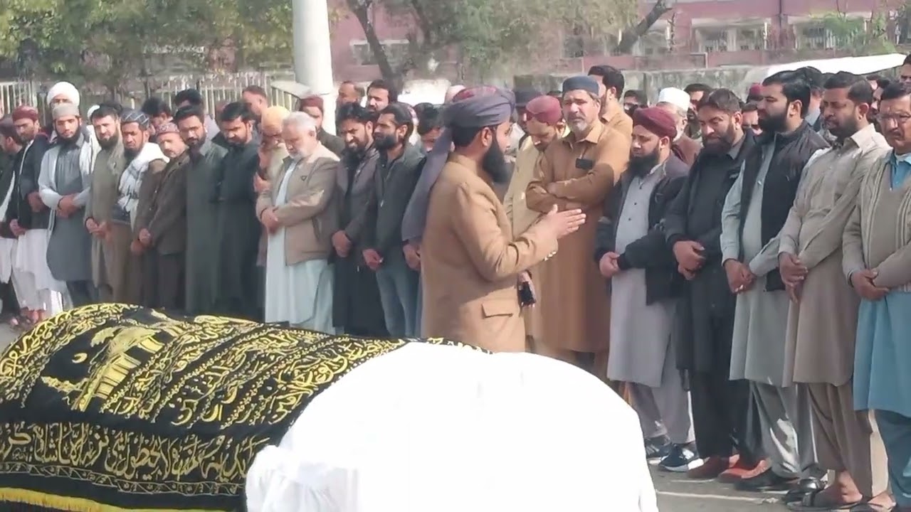 نوید بک ڈپو اللہ رکھا محمد سہیل کی والدہ کا نماز جنازہ کیمرہ مین صابر شاہ 