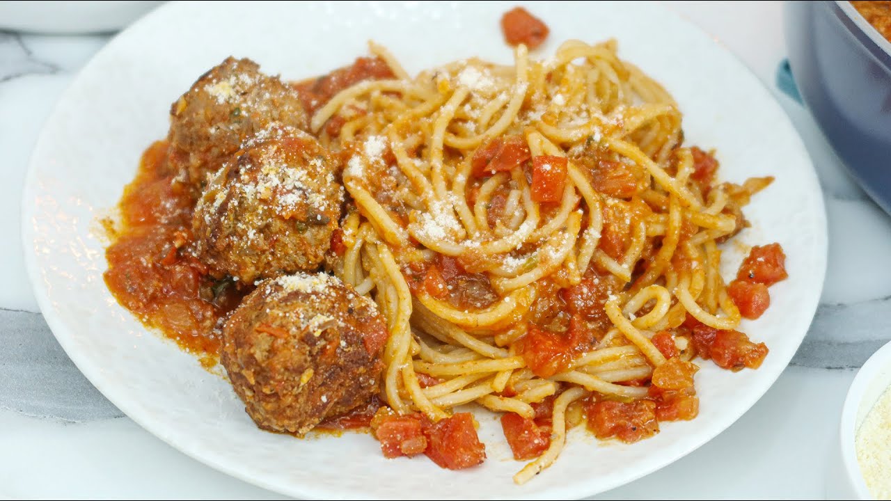O MELHOR MACARRÃO COM ALMÔNDEGAS QUE JÁ COMI