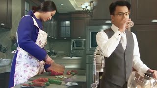 Pregnant Cinderella is cooking, and CEO has to watch while drinking water, for fear of getting hurt