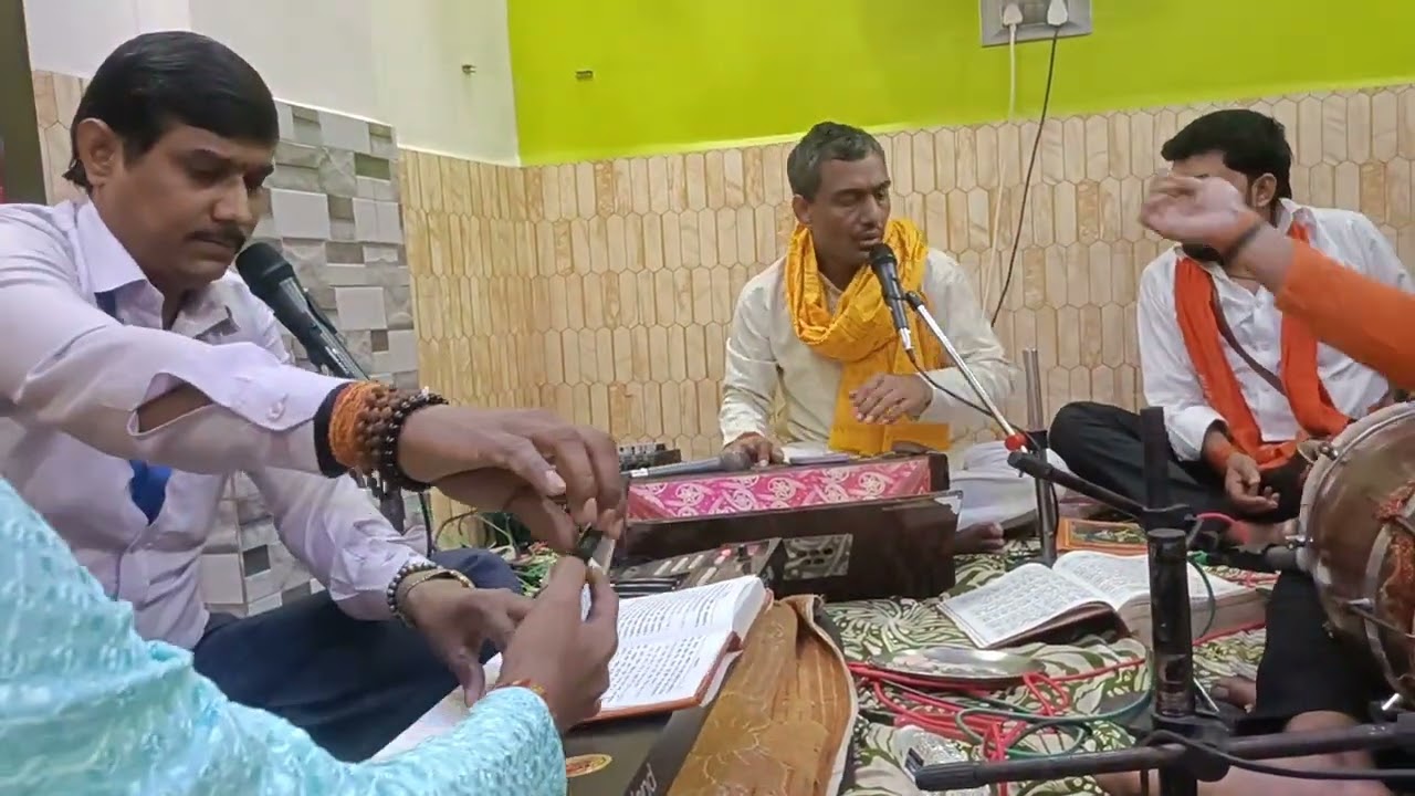  कासा बेला गोल्ड अखंड रामचरितमानस का पाठ करते हुए देवानंद उपाध्याय सिंगर त्रिभुवन बिन्द 