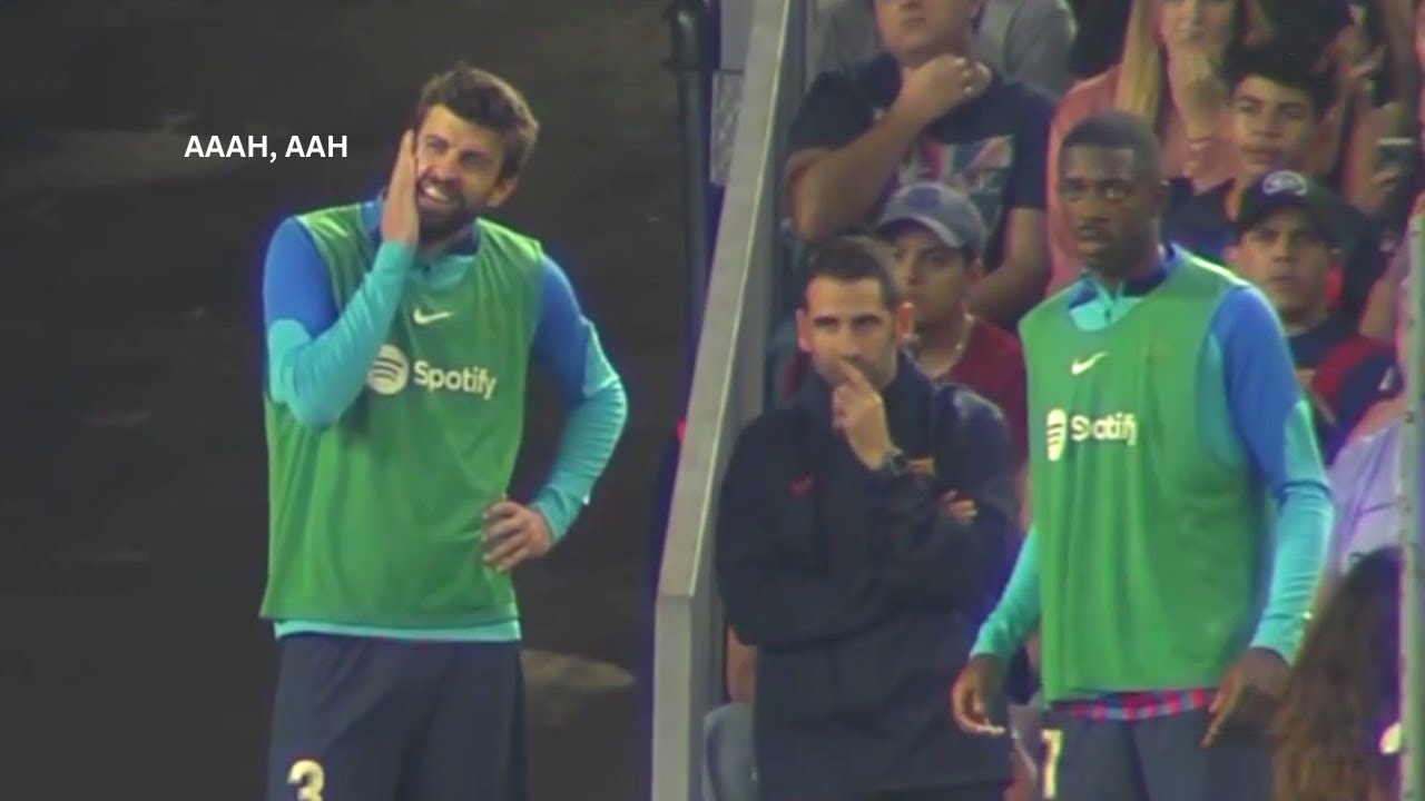 Aburrimiento de Piqué en el banquillo