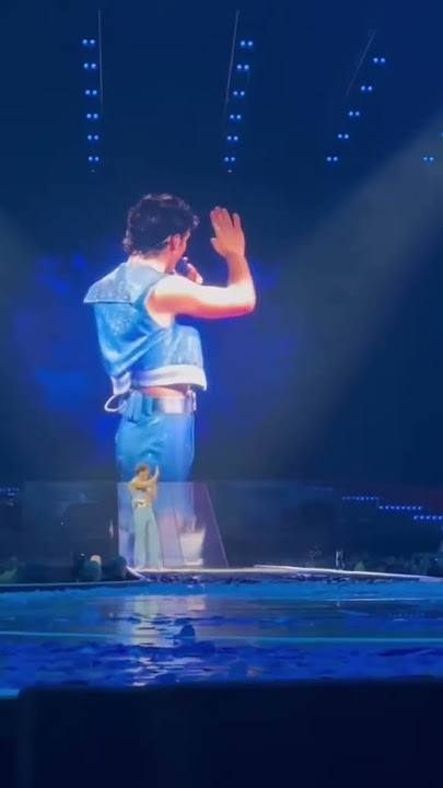 Hahaha 😭 #concert #bensonboone #fypviral