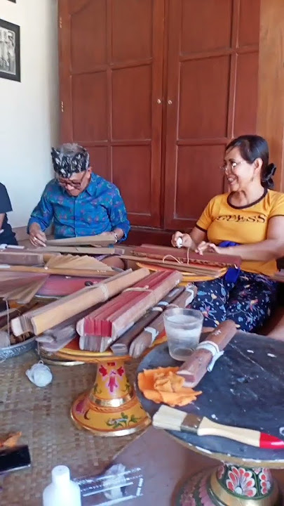 Merawat lontar Puri Madhura Karangasem