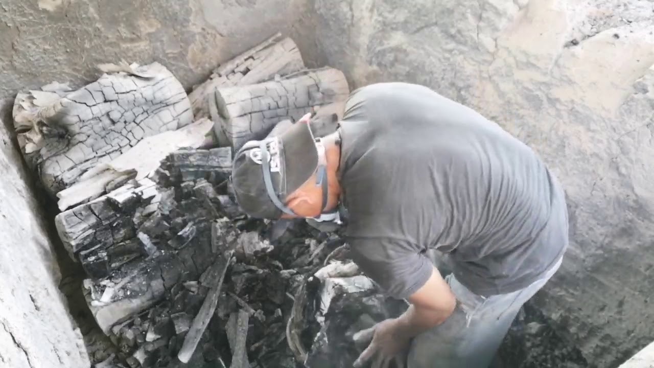 เตาหลุมเตาเผาถ่าน เปิดเตาเก็บถ่านรอบที่ 9