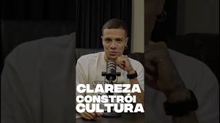 Feedback claro constrói cultura e evita repeat emocional.Respeito transforma correção em crescimento