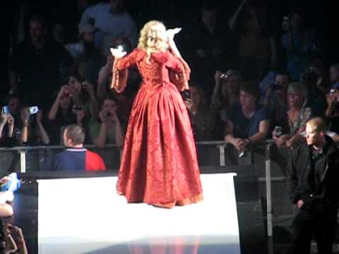 Taylor Swift- Fearless Tour 2010- "Love Story" Cincinnati ...