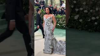 Demi Lovato En Su Llegada A La #Metgala