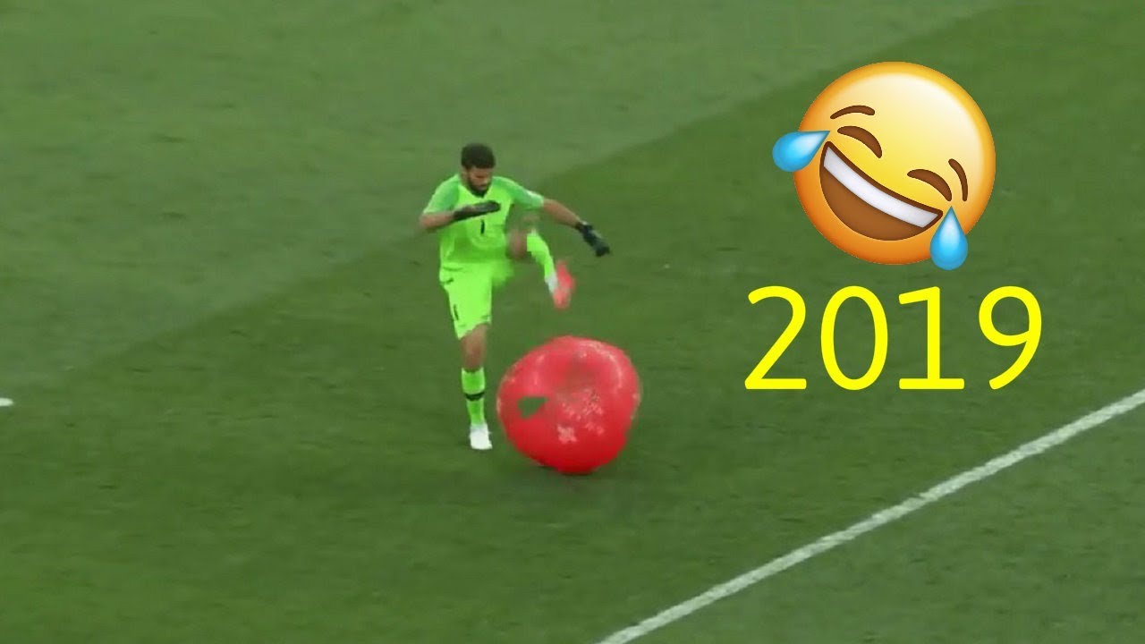 أكثر اللحظات المضحكة والغريبة في كرة القدم ○ جديد 2019 ...!! 😱😂 | HD -  YouTube