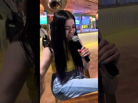 Con la banda en Mazatlán cantando Caminos de Michoacán ?