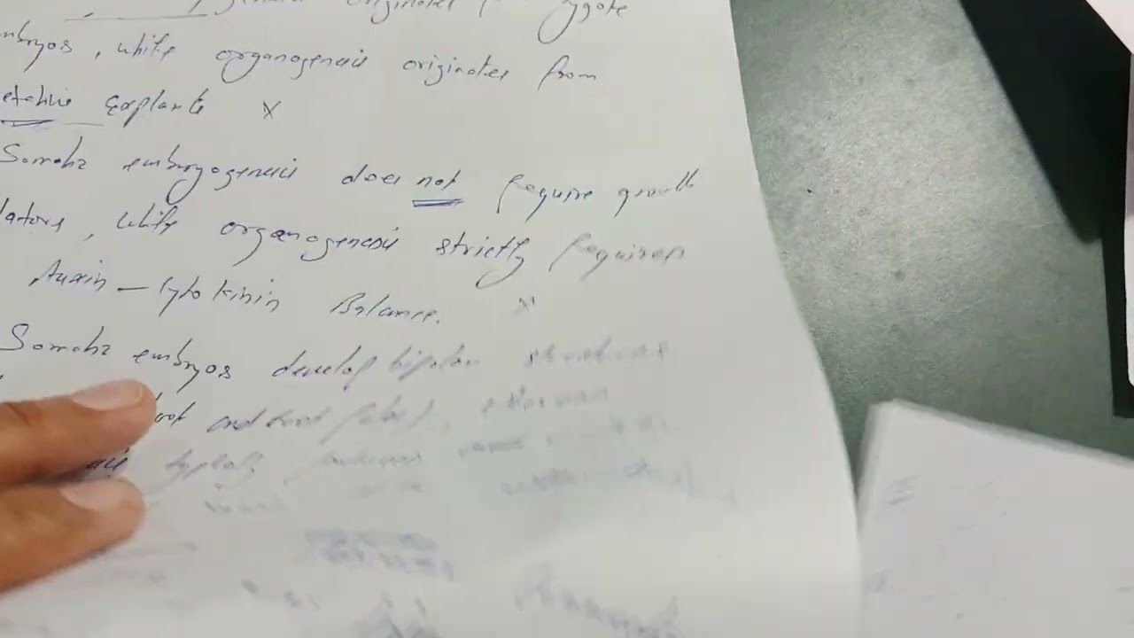 Which key features best differentiate somatic embryogenesis in plant tissue culture?