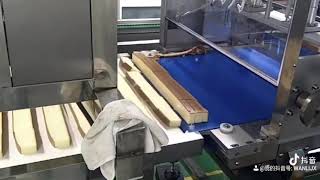 Ultrasonic cutter for soft cake