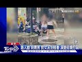 逢甲街頭情侶吵架 中年男規勸掃到颱風尾｜TVBS新聞 @TVBSNEWS01