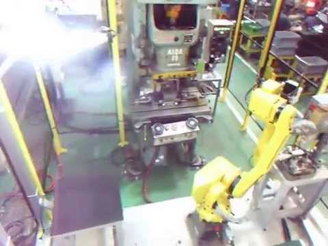 プレス加工でのハンドリングロボット