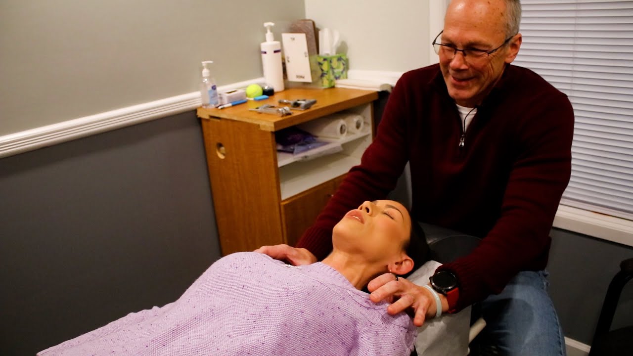 Стоматологическому гигиенисту, страдающему от хронических болей в пояснице, крайне необходима ман...