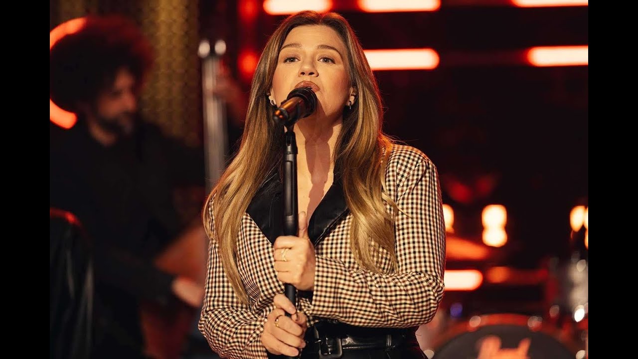 Kelly Clarkson's Fastest Songwriting Session: How 'Underneath the Tree' Came to Be