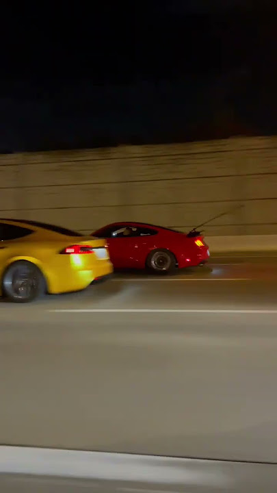 1,000hp Twin Turbo 5.0 Vs. Tesla Plaid! Mustang spinning