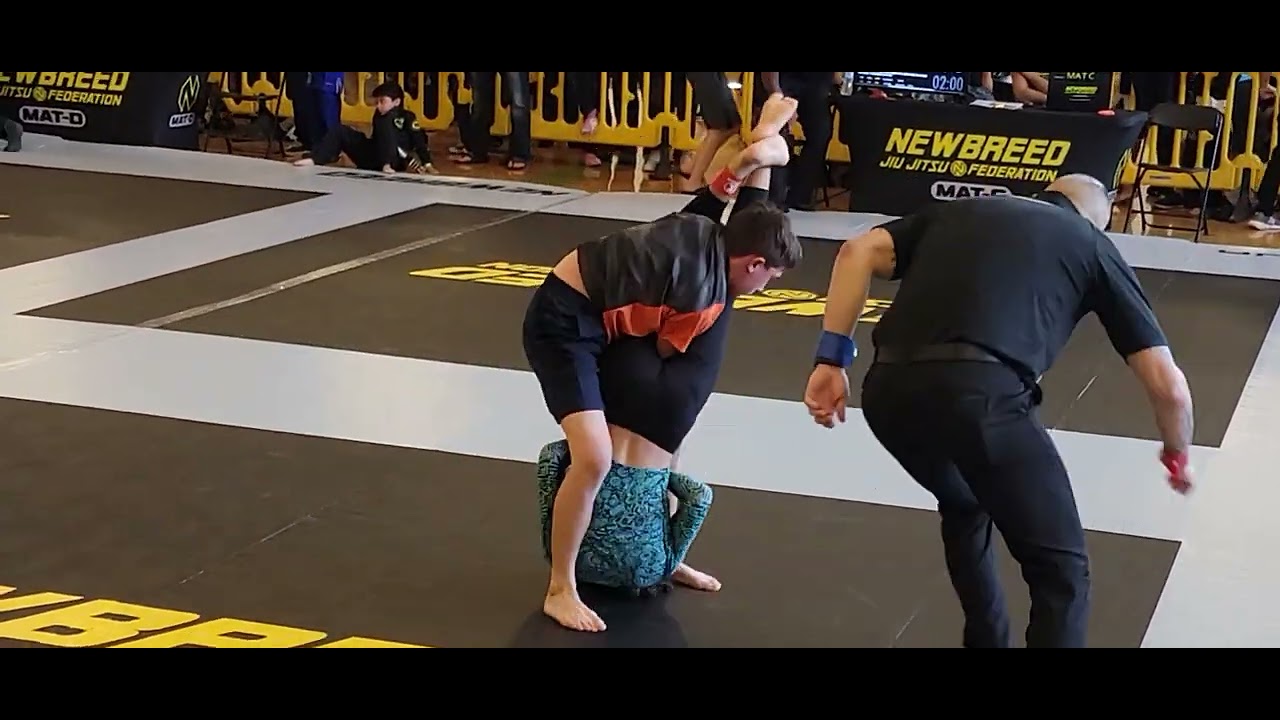 Girl vs Boy nogi BJJ jiu jitsu, round two of 3 person match - YouTube