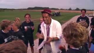 Yannick Noah singing with the ball boys at players dinner Optima Open