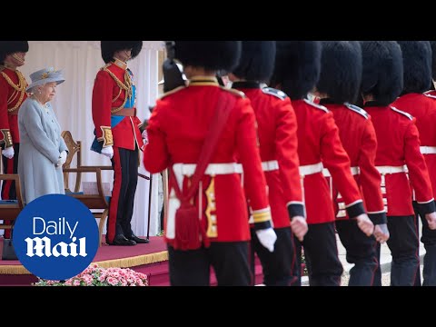 Video: British Airways Viert De Koninklijke Baby Door Kronen En Champagne Te Geven