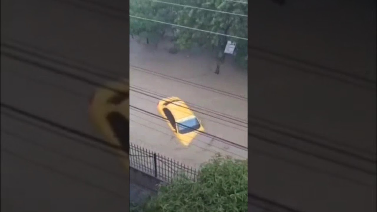 Severe flooding caused by torrential downpour in Santa Marta, Caribbean Region, Colombia 🇨..