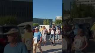 33 Grad und hitzefrei? Beim Protest für Bianca sind wieder Hunderte dabei! ☀️ ❤️ Trotz Sommerhitze