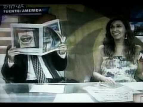Johana San Miguel bromea con Raul Tola