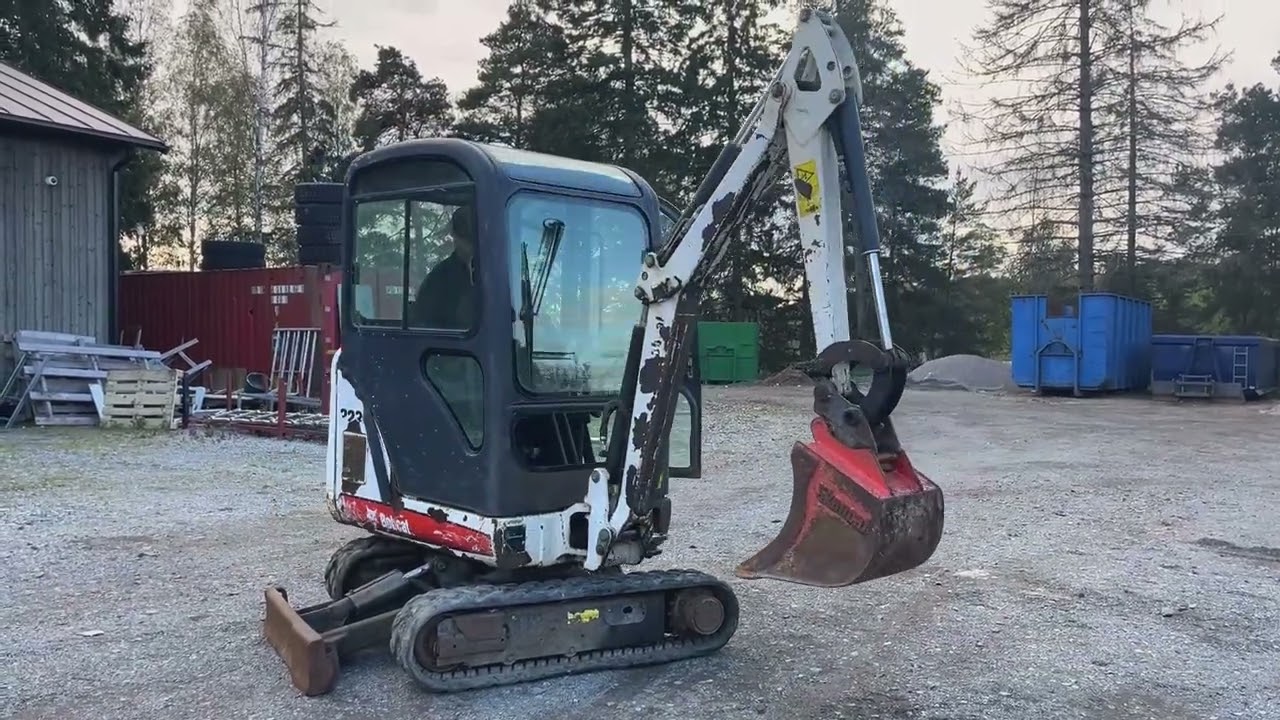 Minigrävare Bobcat 323 med 3 skopor samt tiltfäste