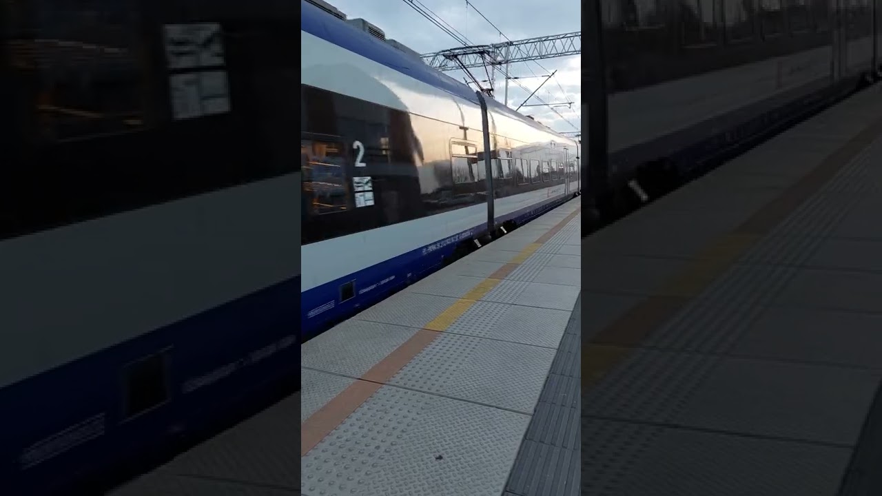 Stacja Lublin Gł&oacute;wny IC Morcinek do Katowic i Wrocławia dwa składy w jednym