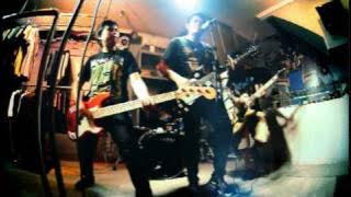 TEBAR PESONA (official clip 'KEMBALI')