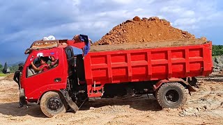 TRUK JOMPLANG// Mobil Truk Proyek Bongkar Muatan Tanah Timbunan Full Bak Menggunung