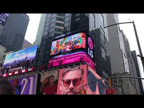 181008 BTS LG playing the ad DNA, FakeLove, and IDOL in Times Square!!!!