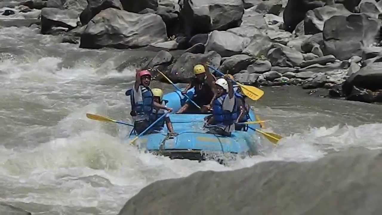 Rafting boat flips and fell down in Bhote Koshi
