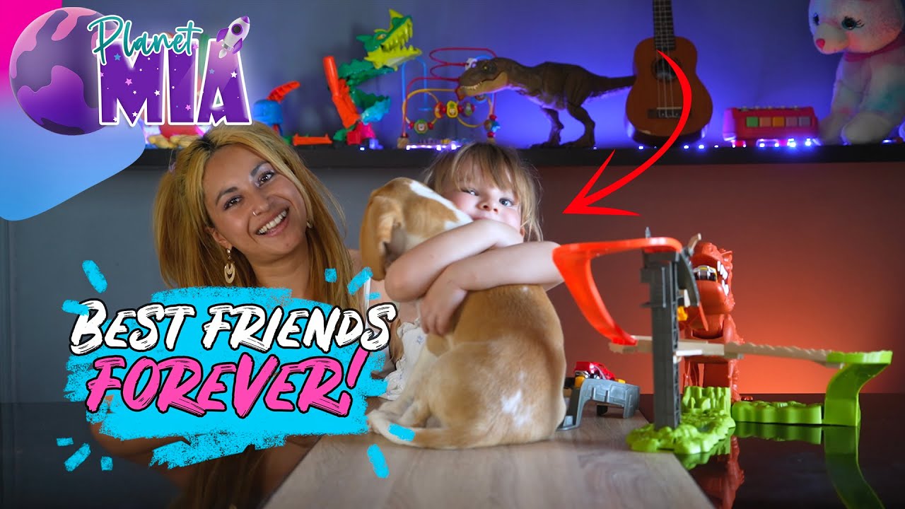 Mia Reviews: Dino car toy with very cute surprise guest!