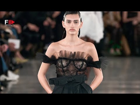 GIAMBATTISTA VALLI Best Looks Fall 2022 – Fashion Channel - Elvis Tribute GIAMBATTISTA VALLI Best Looks Fall 2022 – Fashion Channel