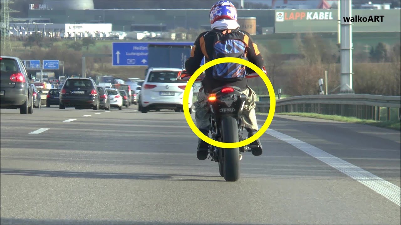 Mutig oder dumm ? Brave or stupid ? Motorrad ohne Kennzeichen - Motorcycle  without license plate 